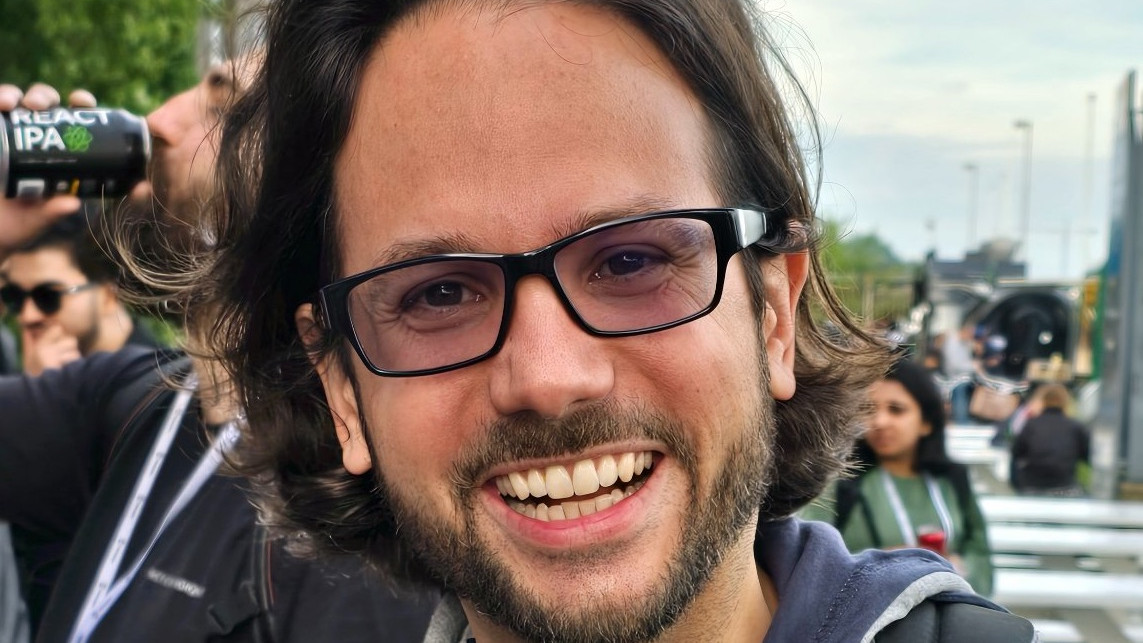 Decluttering Sentry: One Knip at a Time